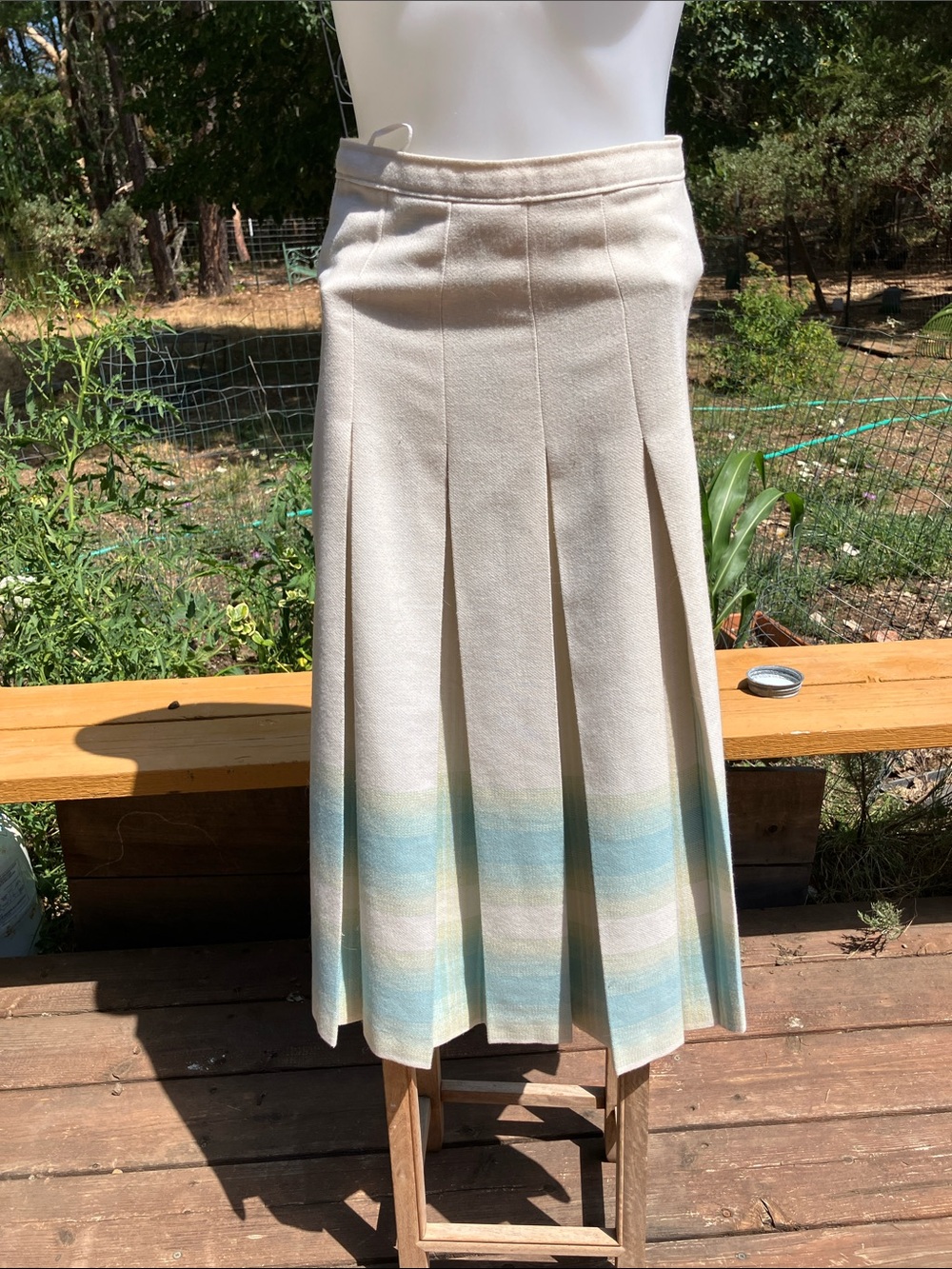 pleated wool blend 1970’s A line skirt size 12   Waist 31” Tan Jay made in  USA